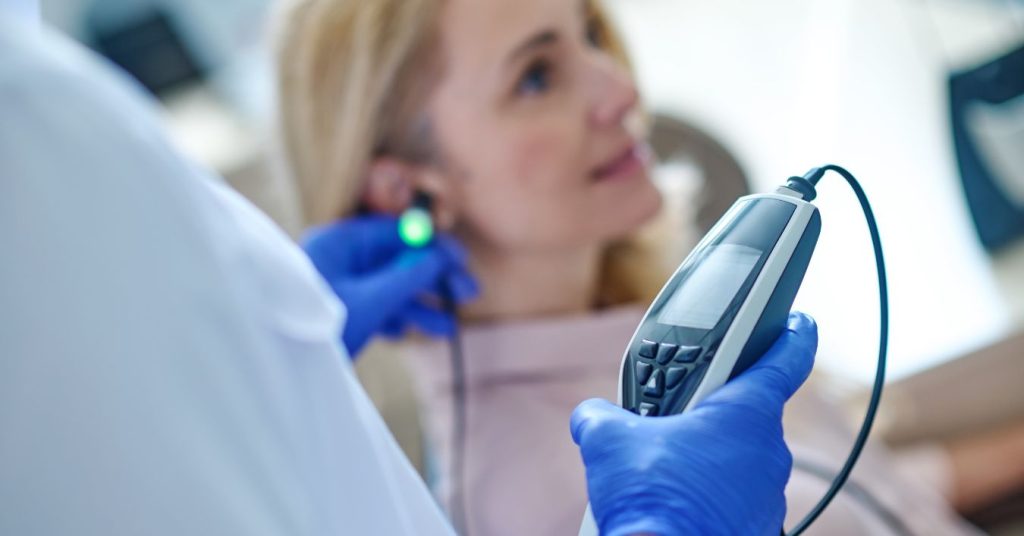 Older adult learning about family history and hearing loss risk