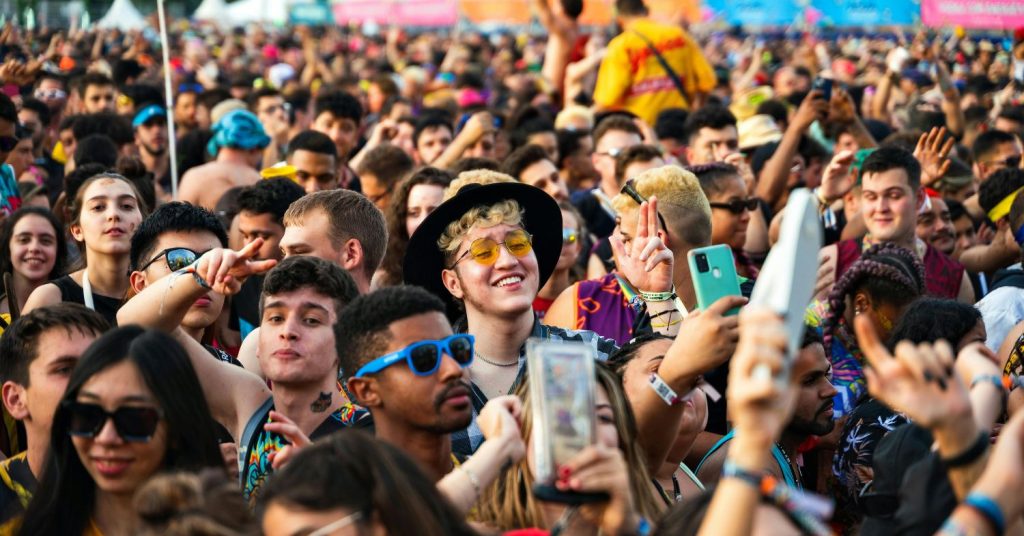 Teenager exposed to loud noise through headphones