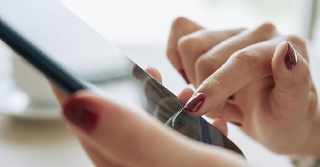 Advanced hearing aid technology with smartphone connectivity